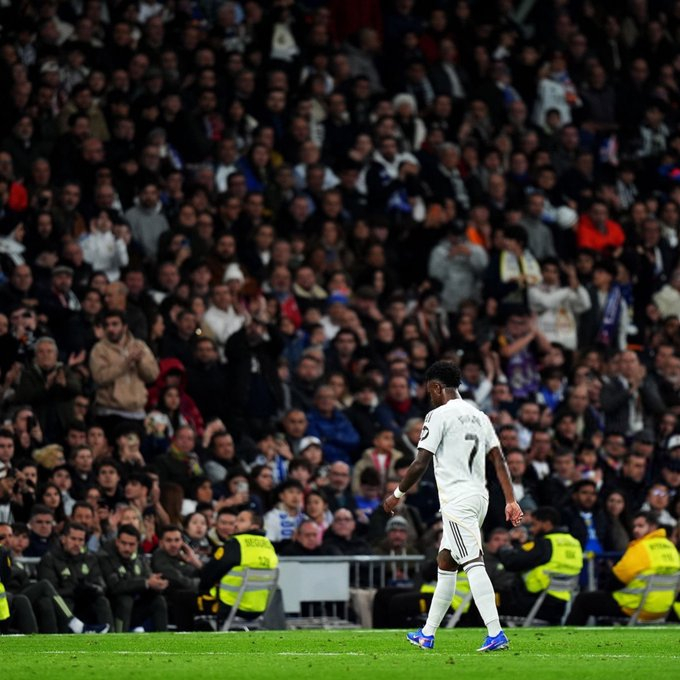 @ elchiringuitotv：Vini开始觉得皇家马德里球迷并不支持他。皇