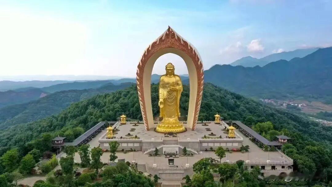 无佛的空荡期依靠什么解脱？
现在是释迦牟尼佛的末法时期， 释迦佛已经灭度了， 弥