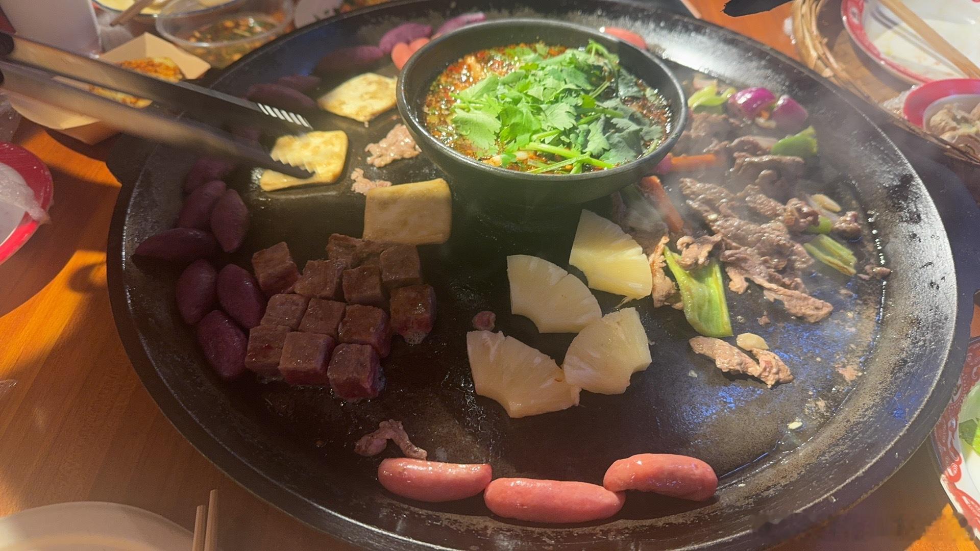 贵州的朋友嘴巴真严啊！好好吃啊[苦涩][苦涩][苦涩]推荐烙锅烤肉 ​​​