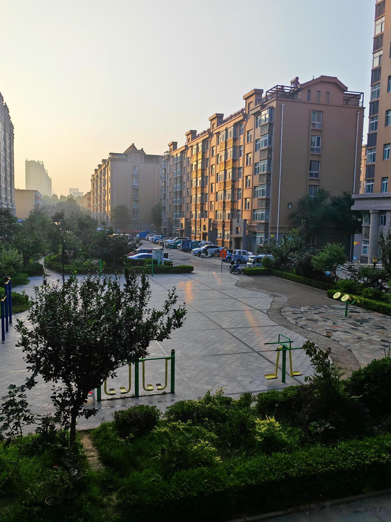 昨晚在医院给我妈陪床。

一夜无眠。

晚上七点，我妈做了第二次雾化。

做雾化
