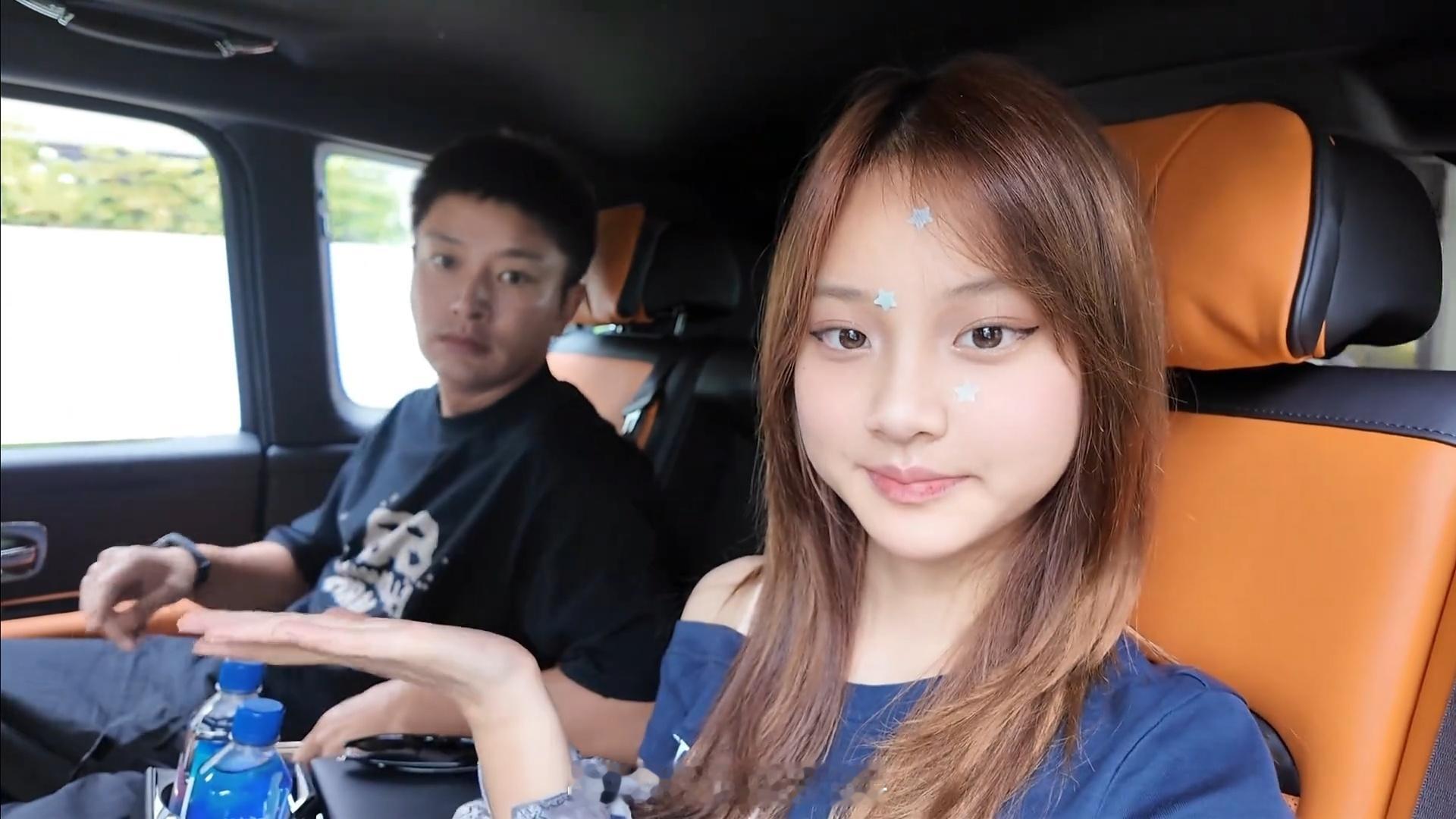 甜馨晒新加坡VLOG12岁甜馨好漂亮 好漂亮，越来越像妈妈了 ​​​