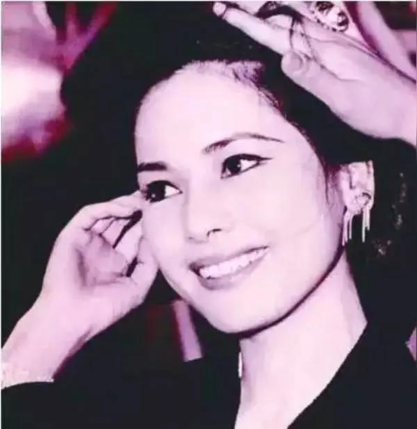 1959年，印尼总统苏加诺到日本访问，因为知道他喜欢“美色”，日方就安排了19岁