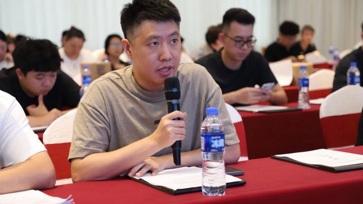 台州青年企业家抱团集结翻开发展新篇章近日，椒江海门街道商会新生代分会成立，为椒江