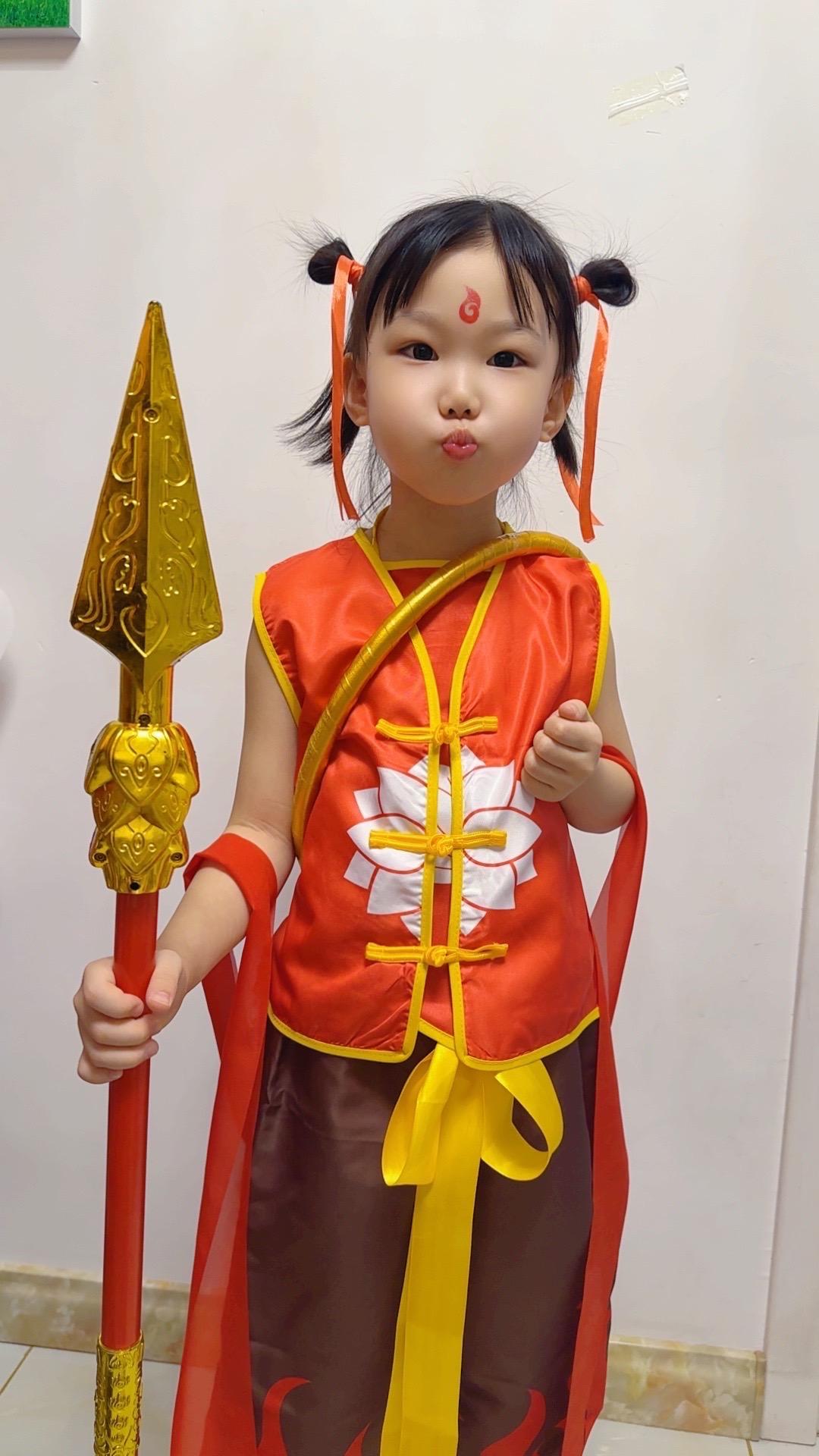 千万不要养出一个道德感太强的孩子。 不要只教孩子讲道德， 而是给她灌输...