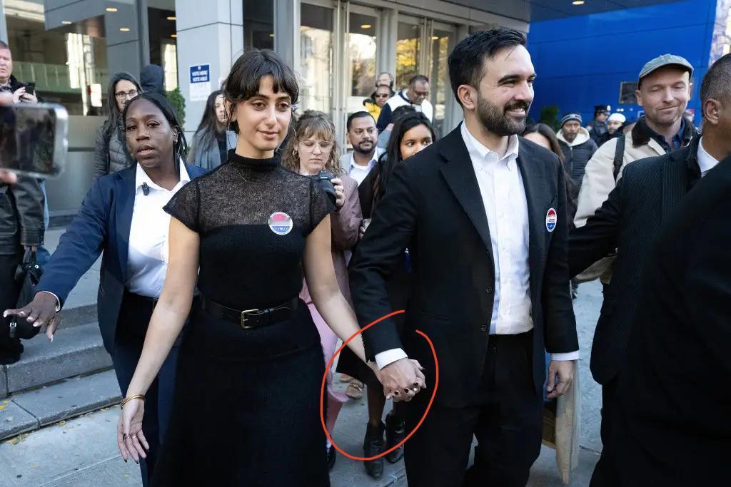 太意外了！没想到，世界第一大城市美国纽约史上最年轻的市长，居然只有34岁，年轻有