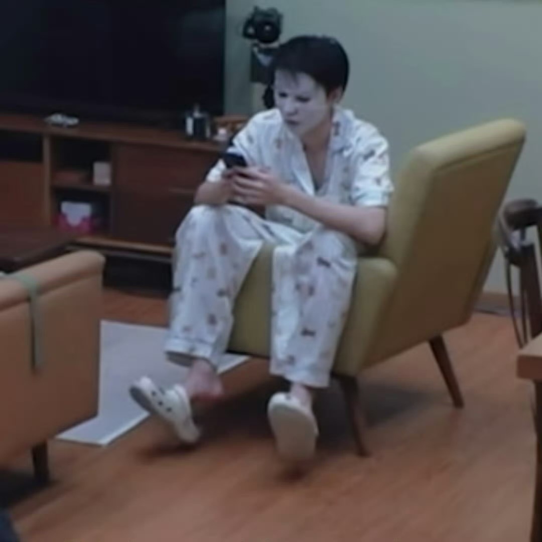 王俊凯穿睡衣敷面膜从没见过这样的王俊凯 中餐厅你好事做尽，我从来没看到这么慵懒的