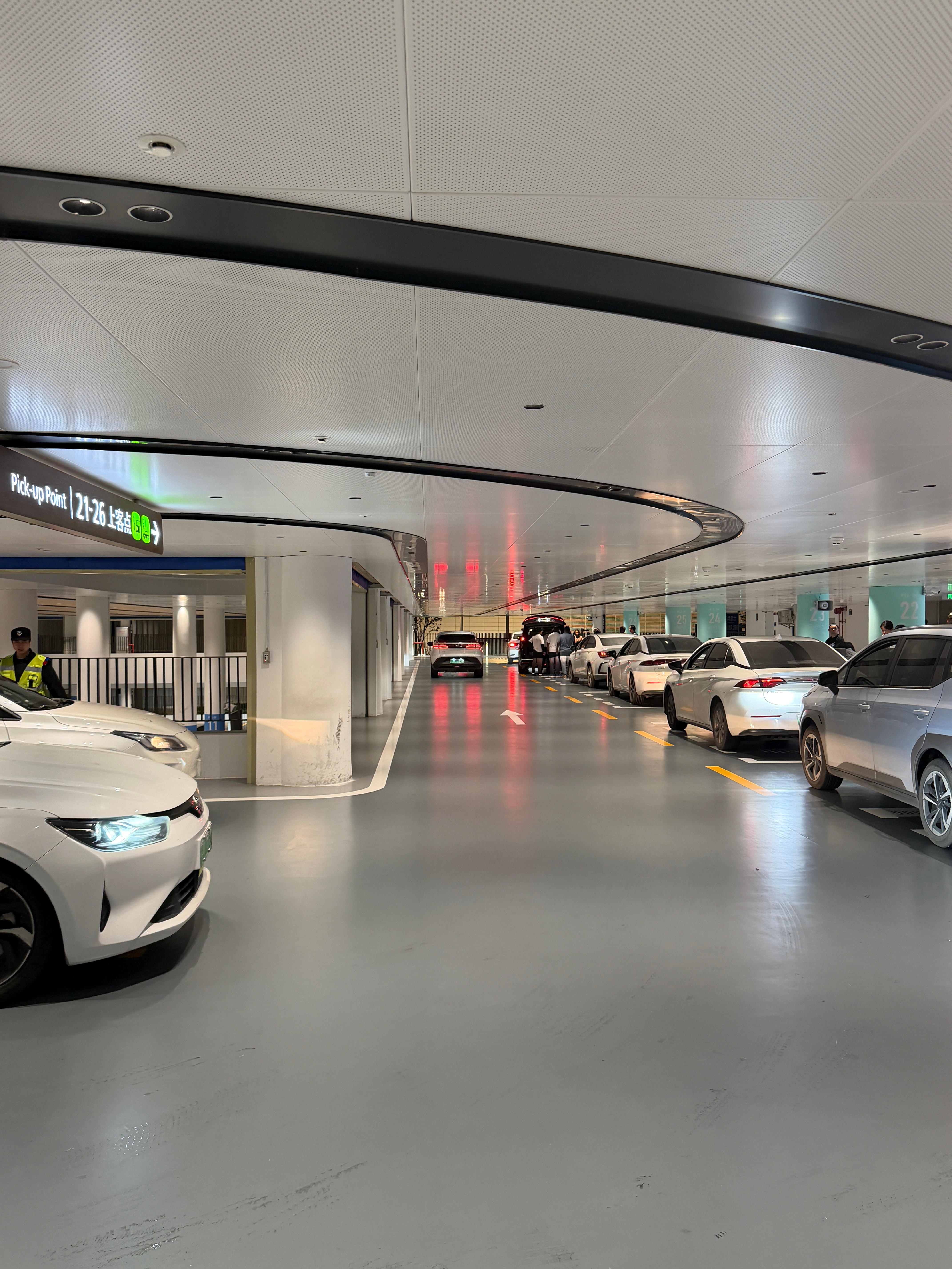 今日份飞机终于坐完了！再坐39公里的车就可以到酒店休息啦