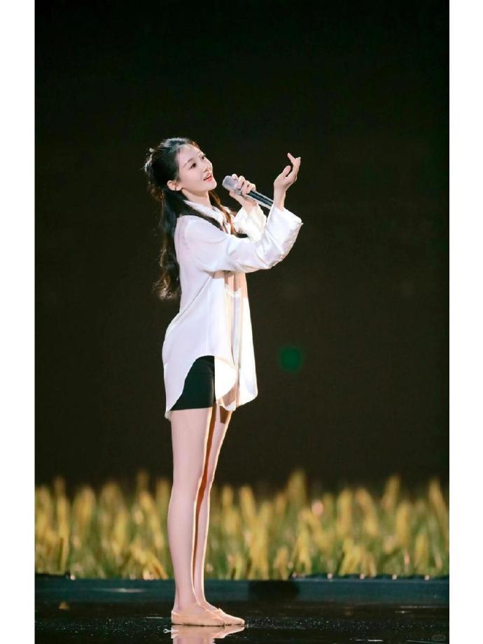 看了李纯苗苗才知道，舞蹈生身材比例好牛啊 