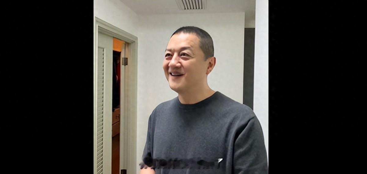 5月8日，李亚鹏回应香港嫣然重光慈善晚宴募款436万被嘲“寒酸”：这笔钱刚好能帮
