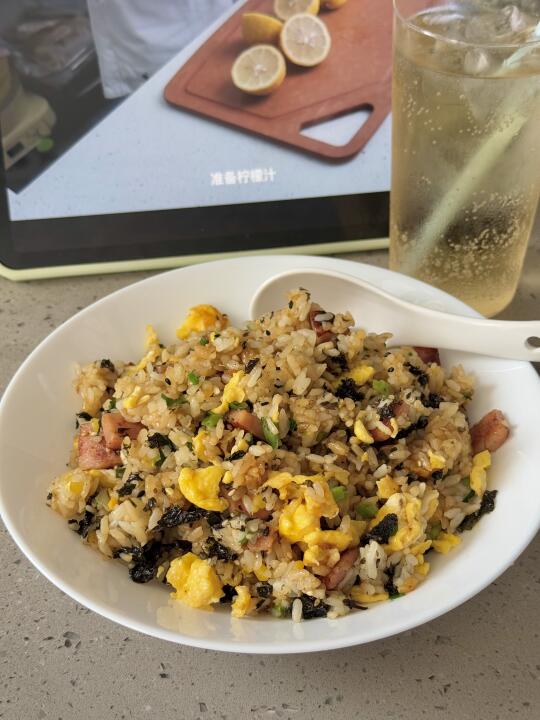 今日午餐｜没想到午餐肉海苔蛋炒饭🥣巨好吃