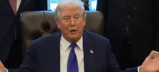 特朗普又出来发表“胡说八道”的言论了！随着爱泼斯坦案的文件又公开了不少，特朗普表