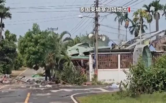 泰柬边境这仗都打近20天了，一边是炸得稀巴烂的家园，一边是连夜开谈的和平会议，最