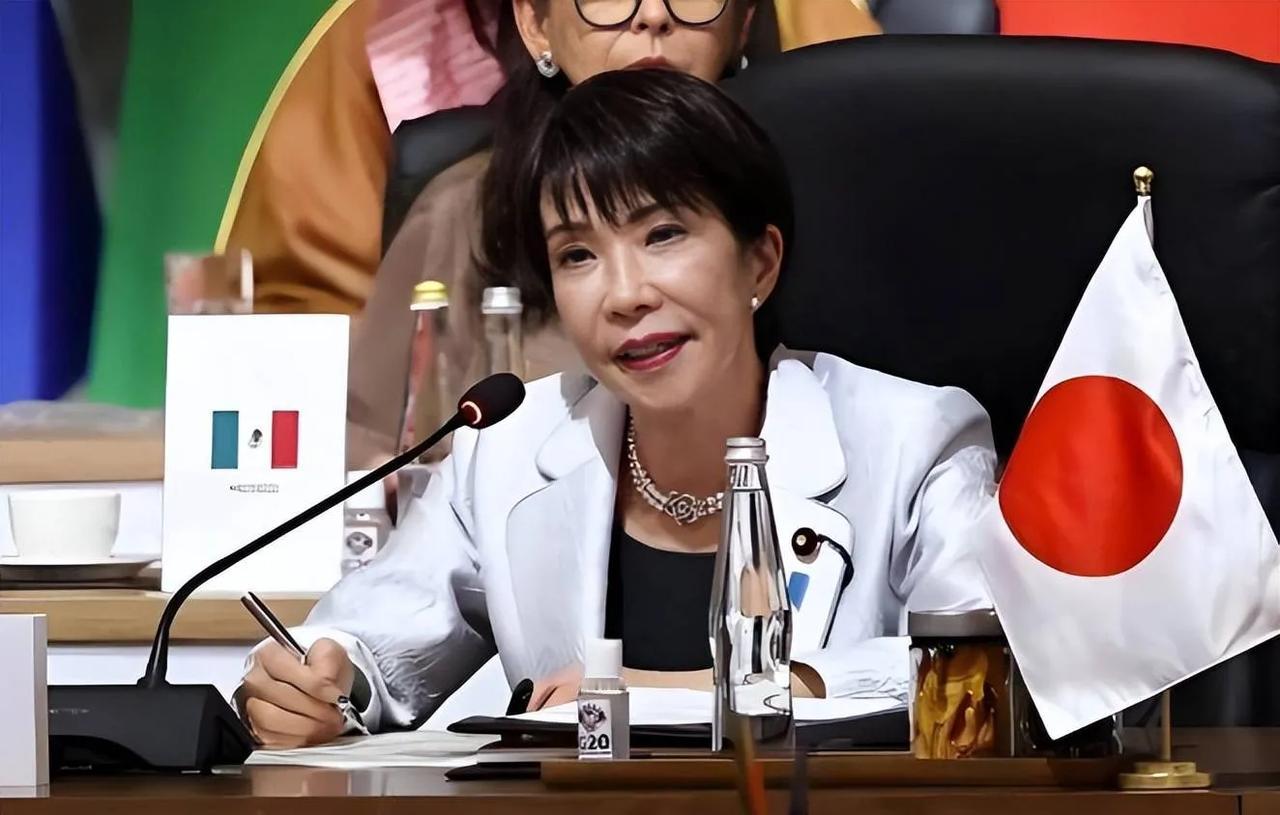 最近中日关系越来越紧绷，明眼人都能看出来，日本的危险信号，正越来越密集。
 
二