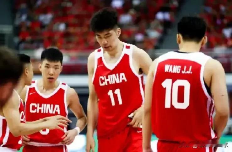 中国男篮亚洲杯12人大名单今晚公布，和此前亚洲杯官方公布的名单一致，徐杰和张宁成