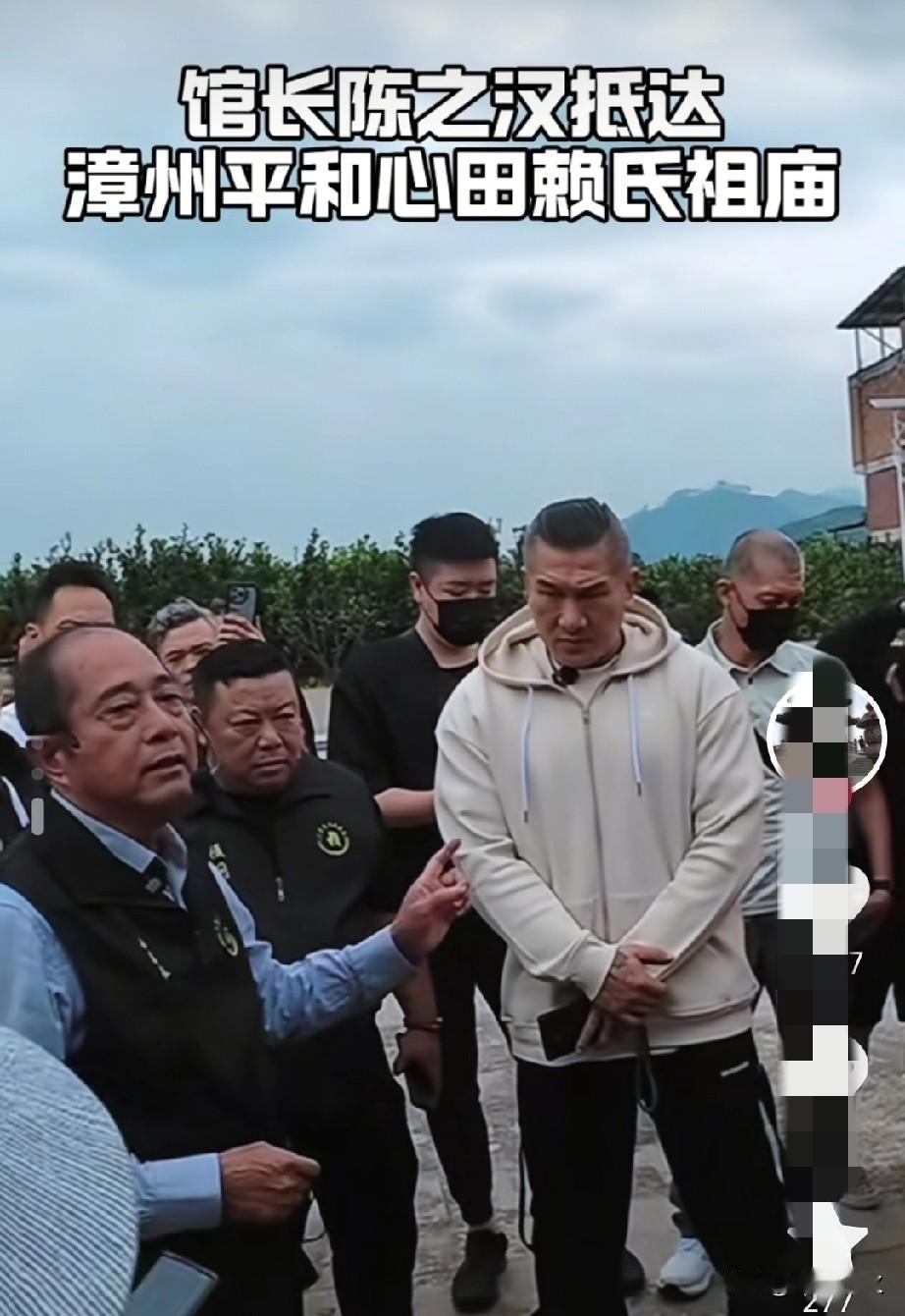 我们中国还真出了一个不孝子孙，
以前没本事的时候他爸爸还偶尔回家探亲，一得志居然