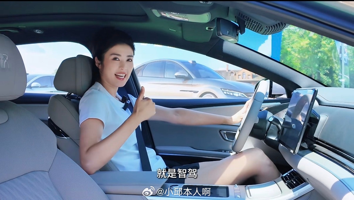 比亚迪为热爱兜底赵丽娜坦言她做门将24年，我最大的感悟是：顶级的防守靠的不是瞬间