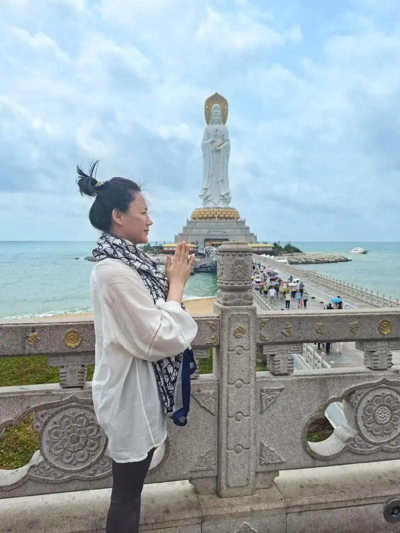 上联：苦海无涯，修身佛慈悲为怀；
下联：？？？