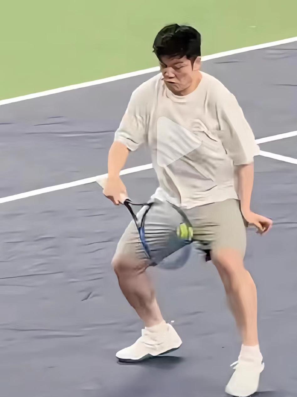 幸亏我给你按暂停了吧给孩子吓出表情包了哈哈哈东儿～咱可上点心吧！ ​​​