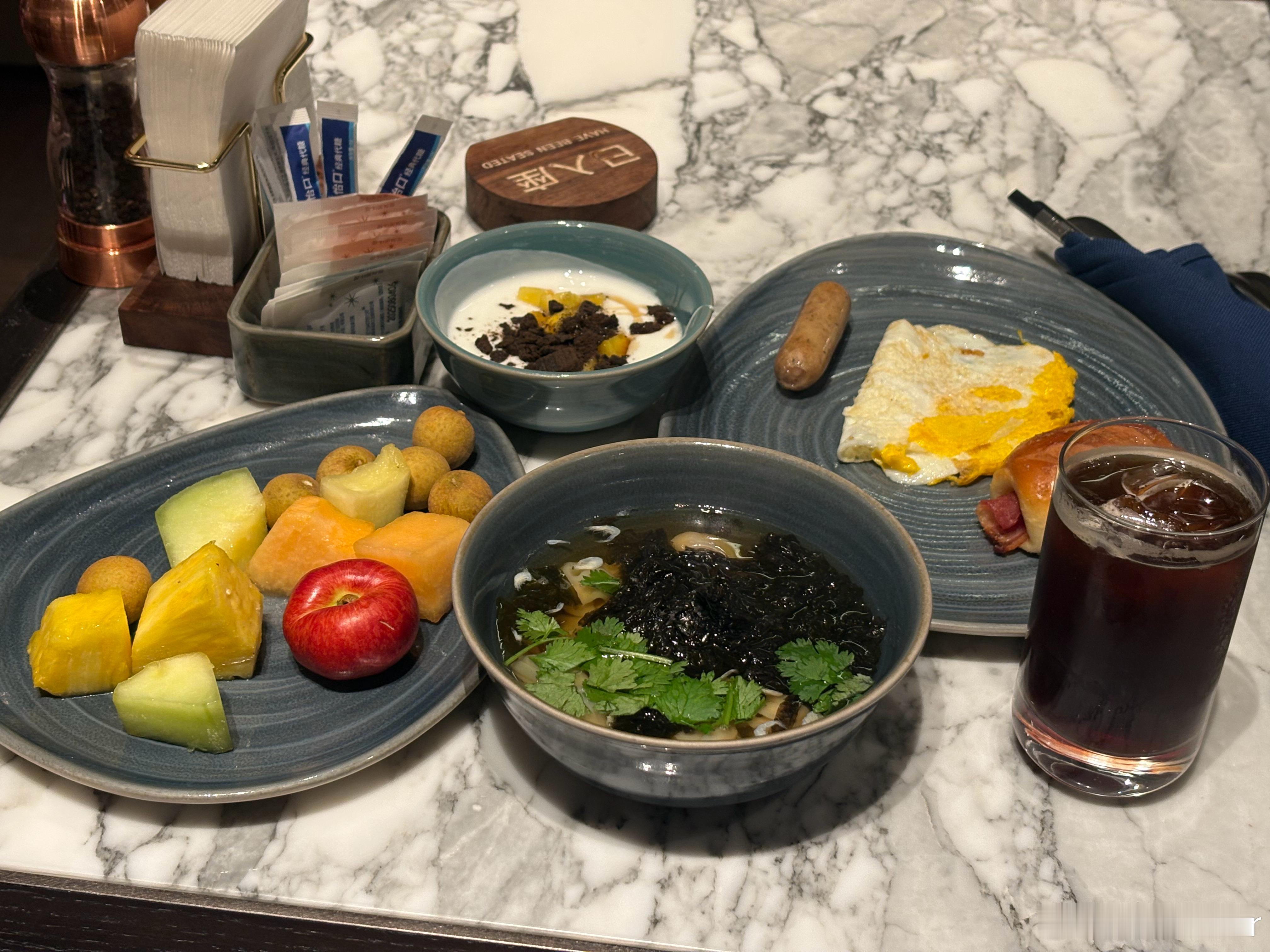 大家早呀甜的吃的有点多 必须拿美式压一下了