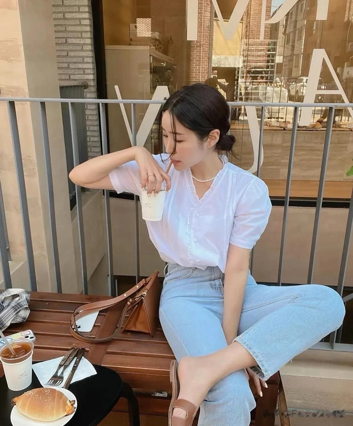 韩系穿搭🇰🇷｜干净清爽又气质的夏季穿搭
     
内容同款