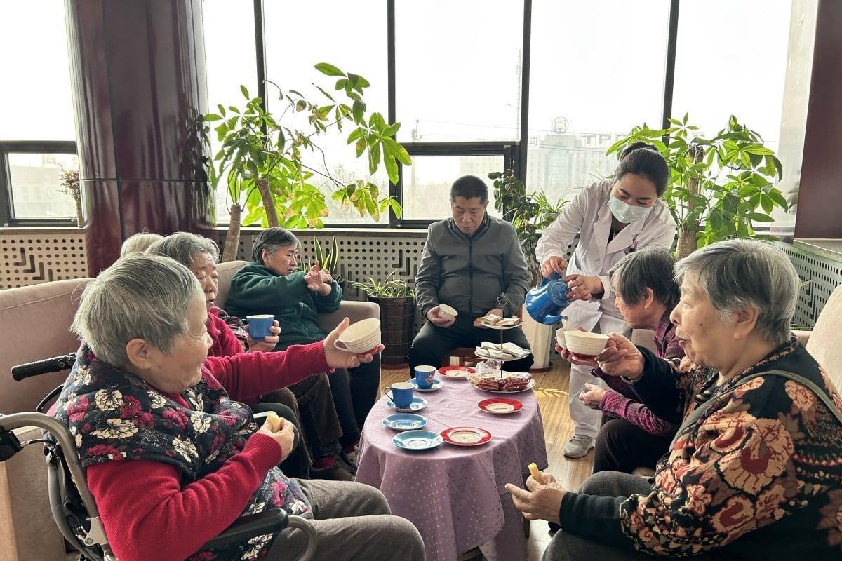 退休金八九千、老师工资四千引爆争议！养老差距到底咋回事？谁该被看见？年轻人以后养