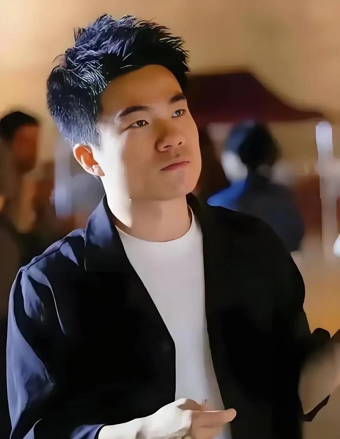 读书无用论？拜托！📚
谁说读书只是为了文凭？这也太天真了吧！😅 看完这波认知