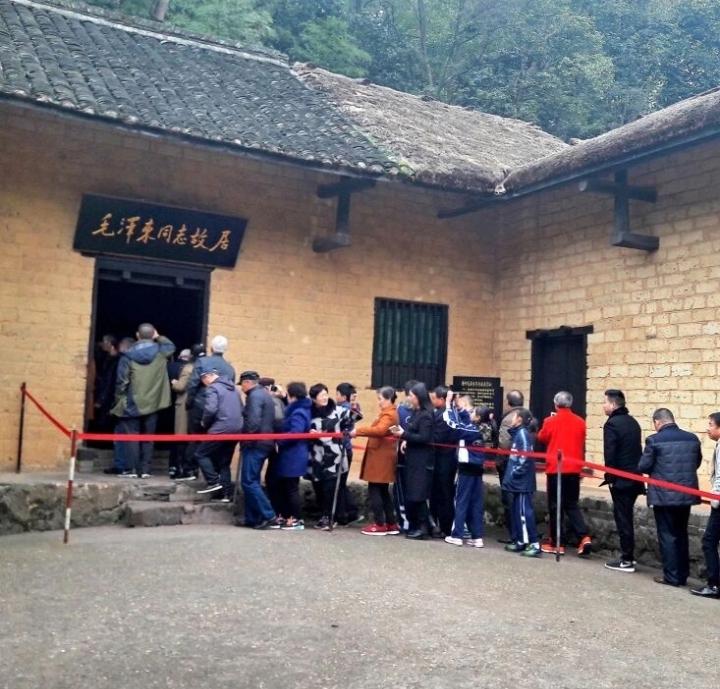 别再被数字带偏！中山陵与韶山故居，根本不是一回事。
 
网上经常有人拿南京钟山风