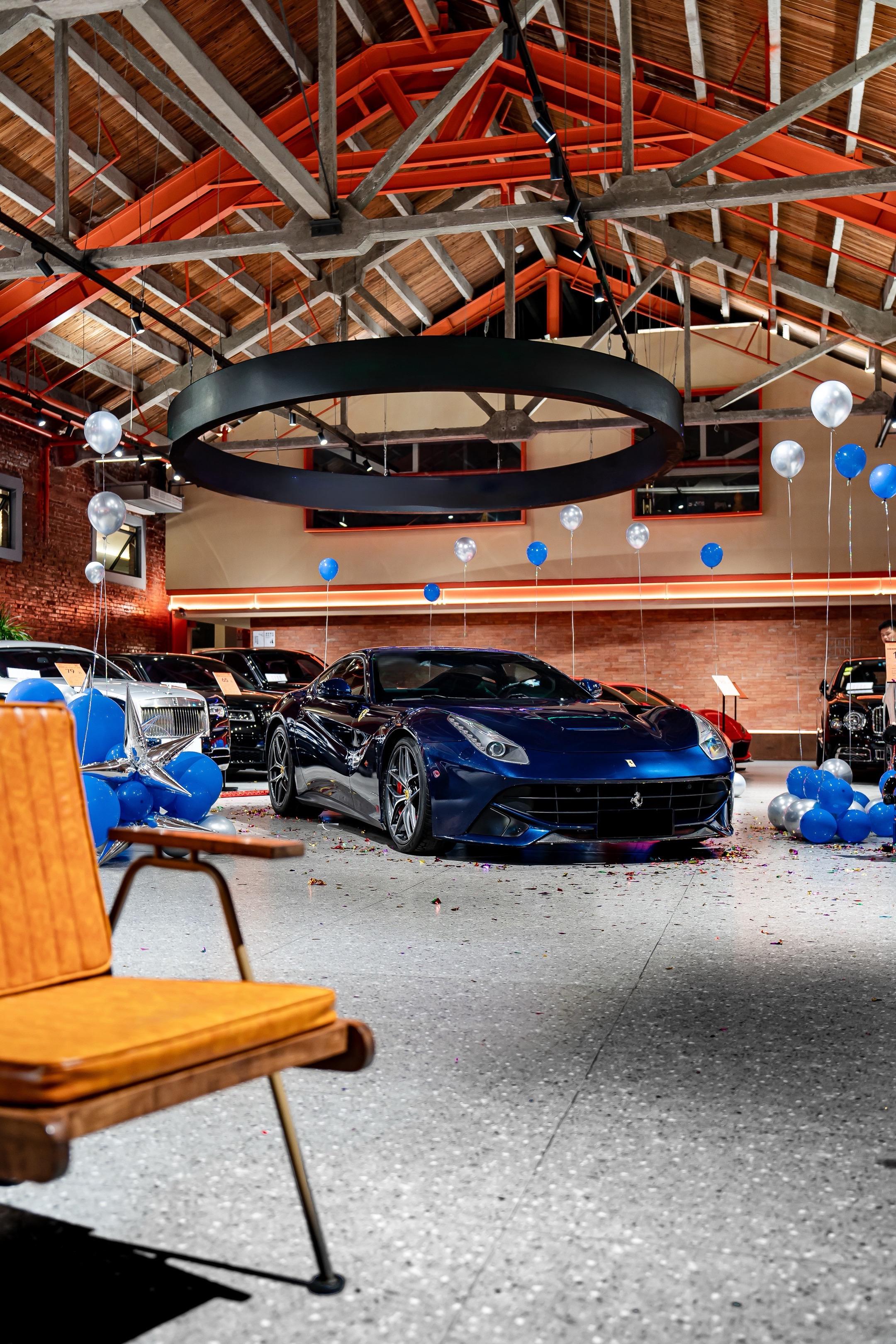 Ferrari F12。来自13年前的设计！