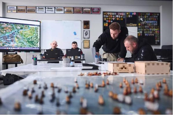 图文：自战争爆发以来已有11000名乌克兰军官完成上尉军官训练课程  为期三个月