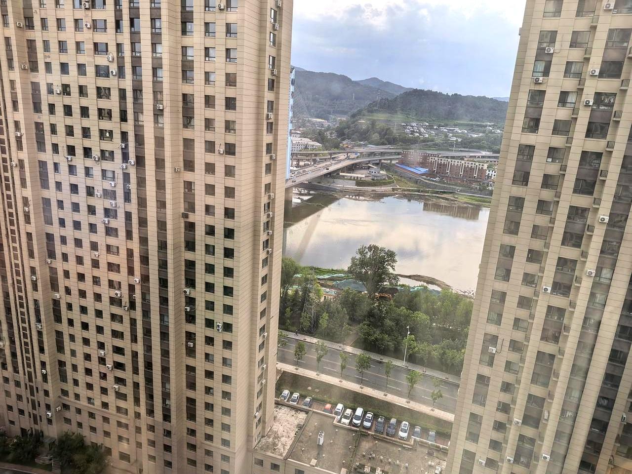 现在不少人活得越来越“躲”了，不是矫情，是真被人情往来折腾怕了。
尤其是60后、