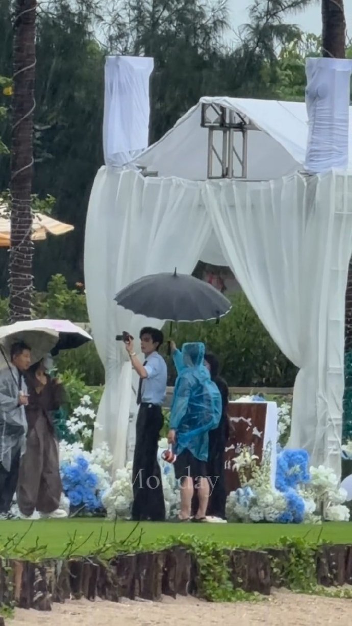 野狗骨头伟大的宣传期到了宋威龙张婧仪婚礼名场面野狗骨头伟大的宣传期到了，宋威龙张