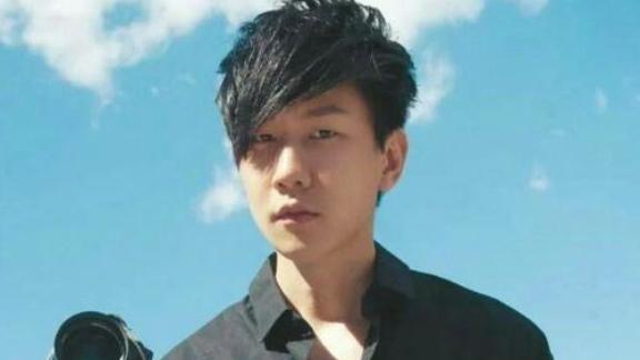 你知道吗？林俊杰近日在公开活动中坦言“生命的沙漏加速了”[1]！这位华语乐坛的常