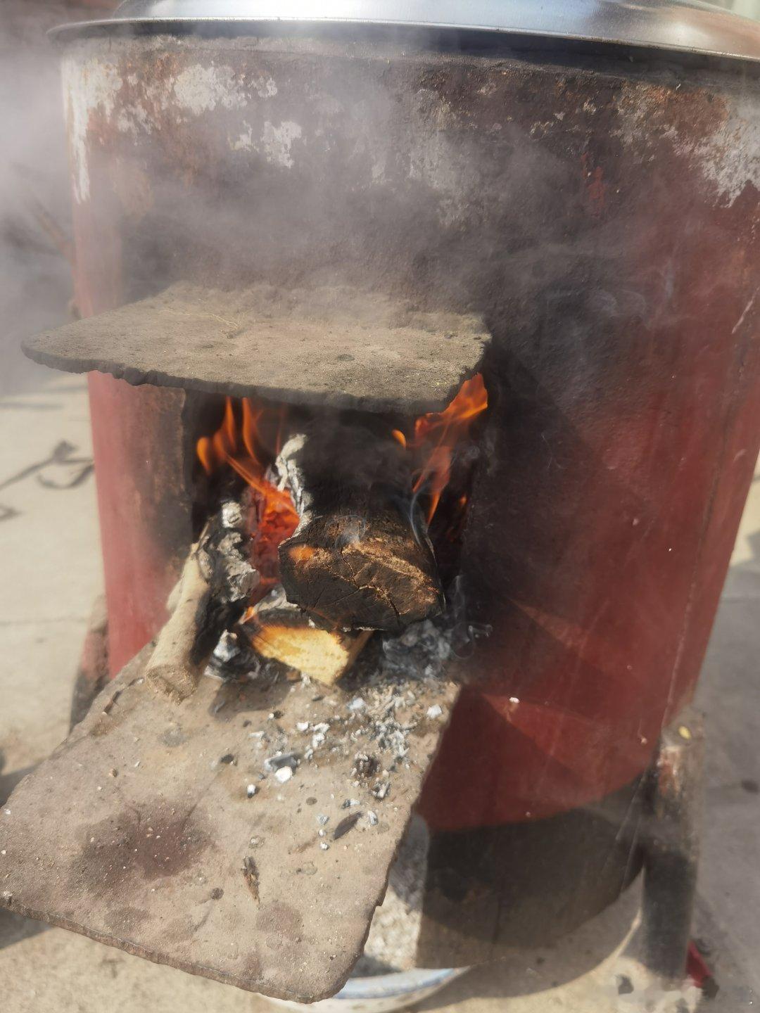 今天的任务是伙夫，哈哈，挺暖和 