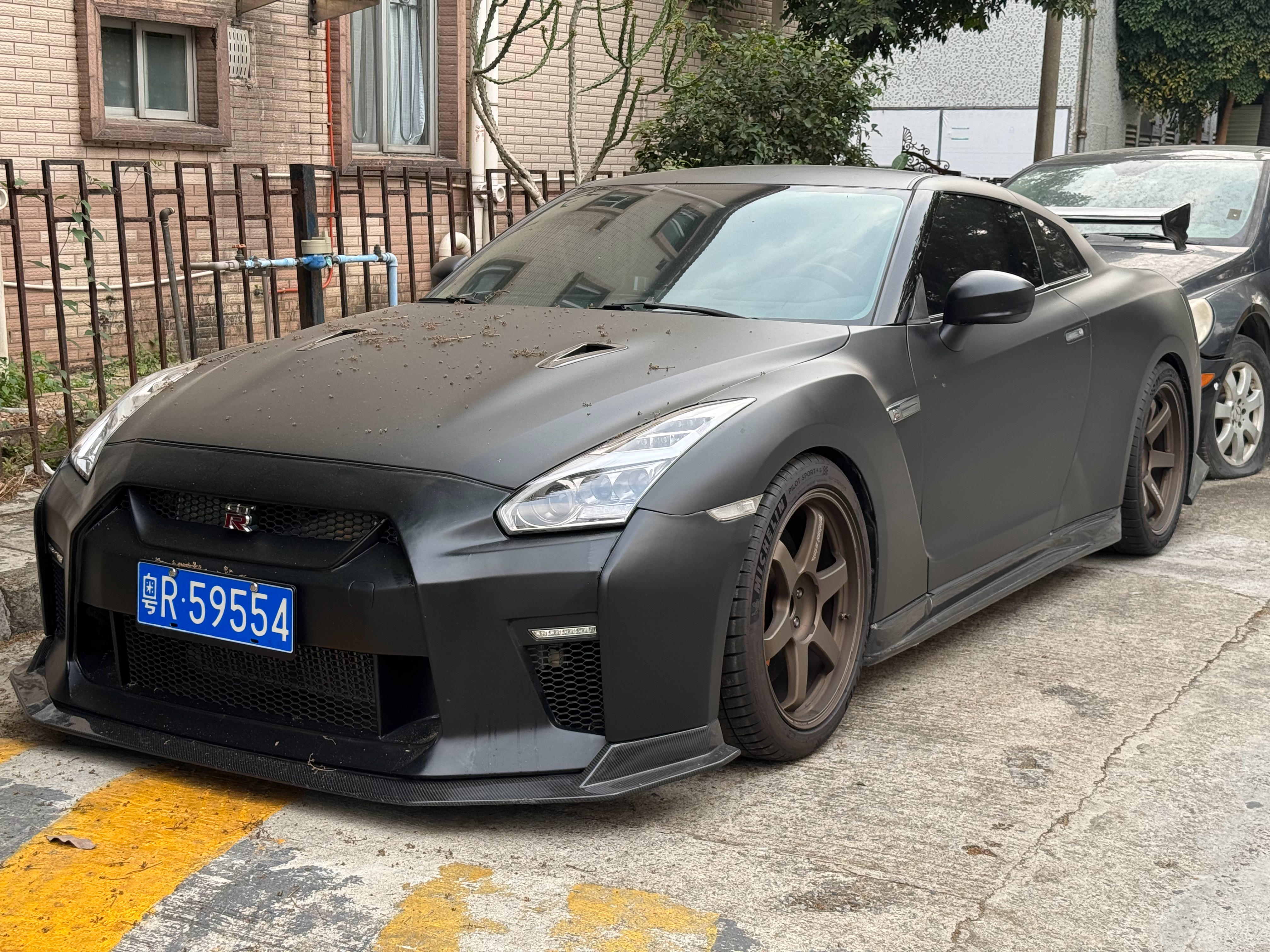 小区里停了一辆我的梦车