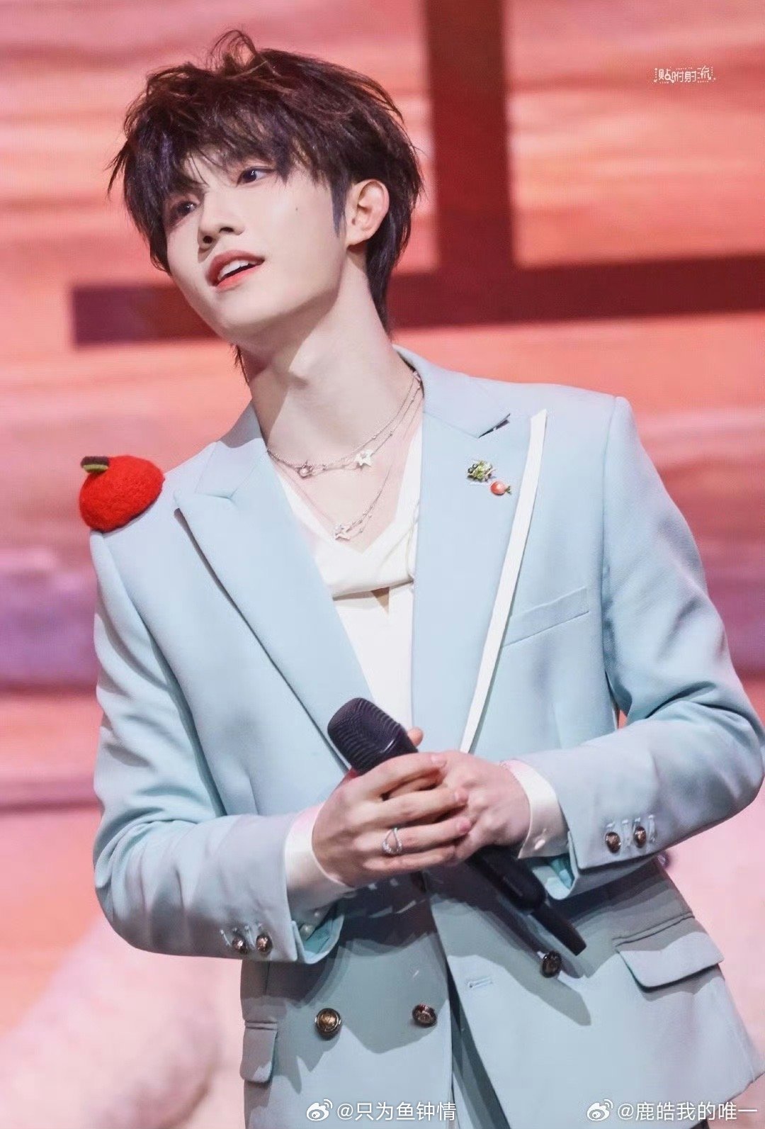 苏新皓的19岁成长分享会苏新皓再跳散落的华服 散落的华服再跳，确实梦回经典。对比