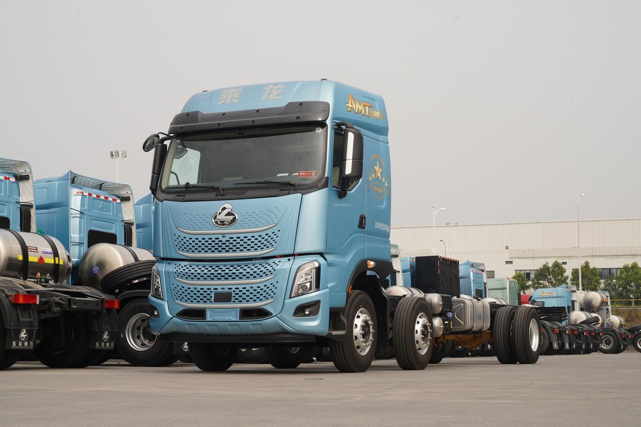 乘龙H7 Pro 6X2冷藏车，搭载了400马力发动机，拥有8.5L大排量，动力