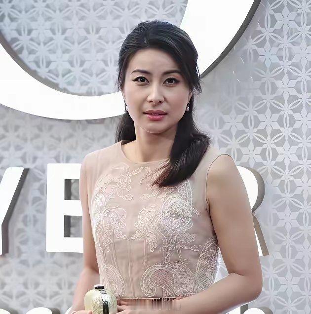 发现没霍家现在的改变风格了郭晶晶过去多年低调不接代言，这两年却突然活跃在商业圈。