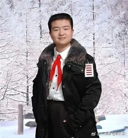 当年闻名全国的武汉五道杠少年黄艺博，3岁看新闻联播，7岁看人民日报，高考400多