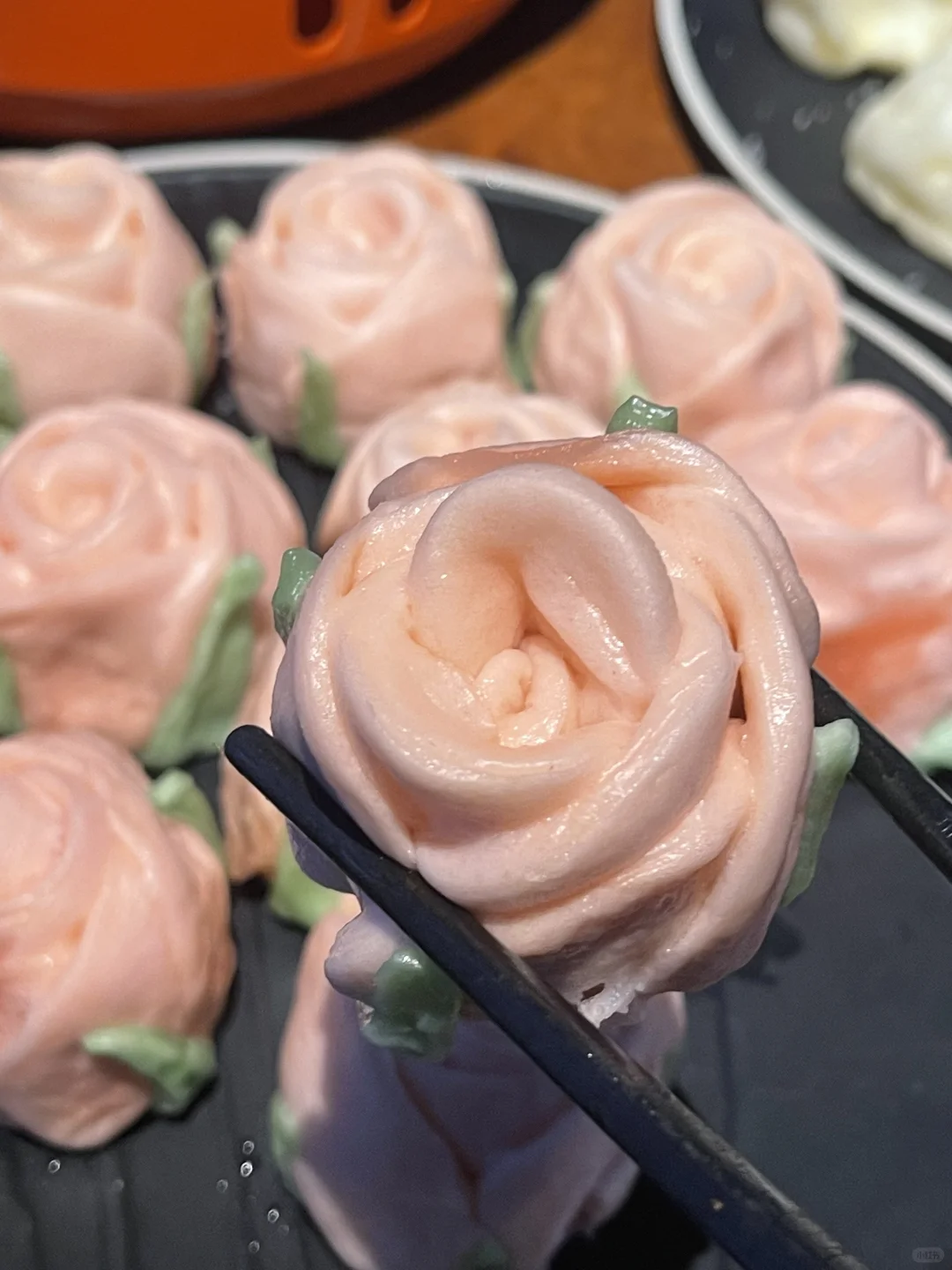 走！去见识东北菜馆把馒头雕刻成玫瑰花了！