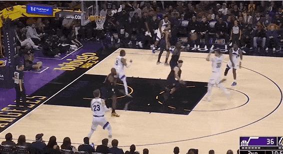 确实老了！詹姆斯被马卡一步就过了！
在今天NBA常规赛湖人对阵爵士的比赛第一节比