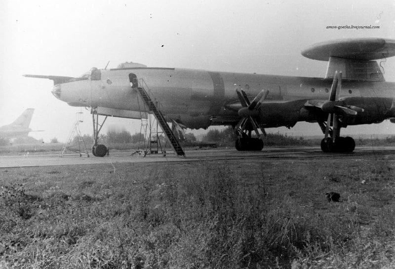 烽火问鼎计划每天认识一件兵器 图波列夫图-126“苔藓”预警机的机组分为两个部分