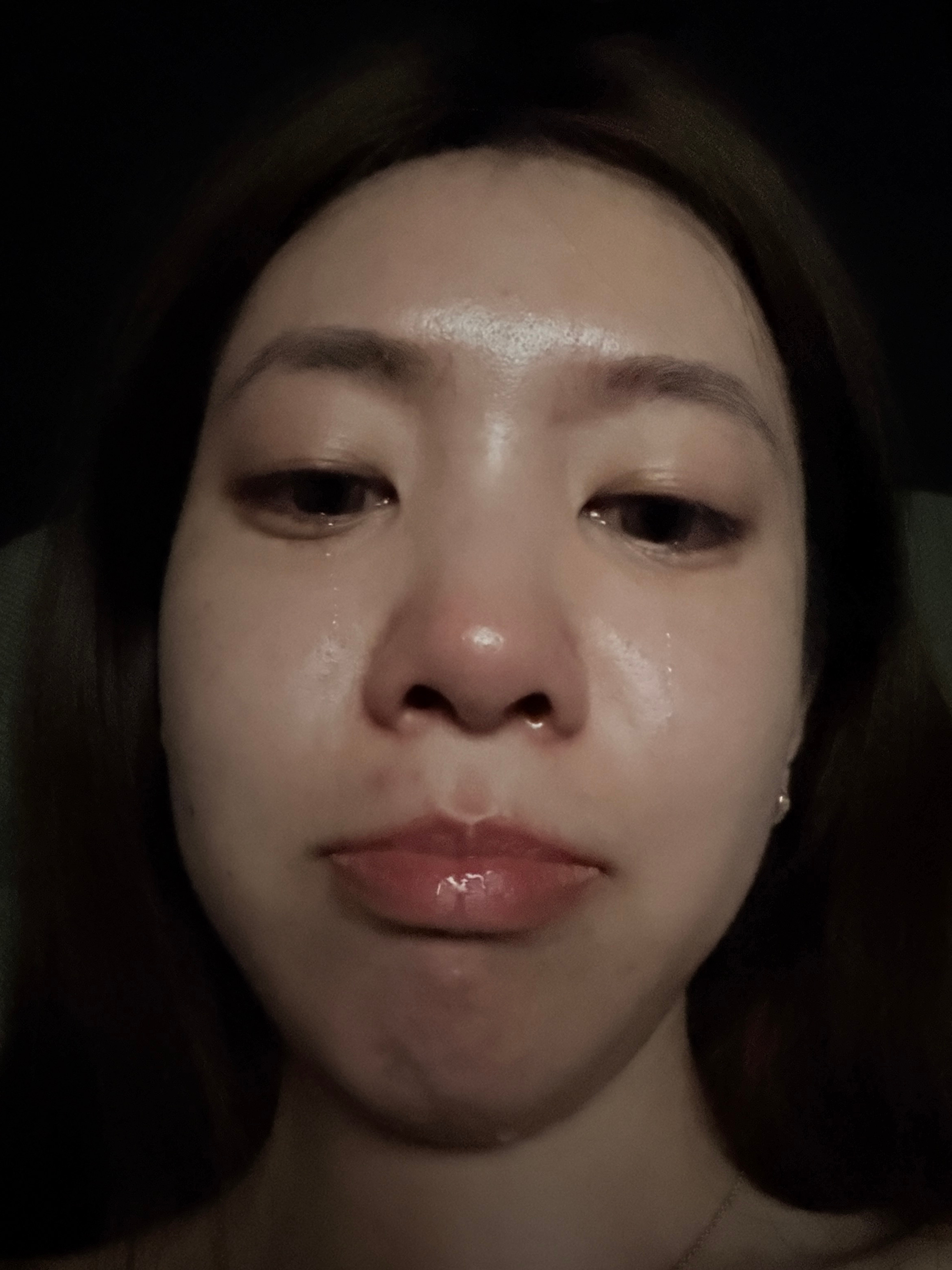 呜呜呜哭到被旁边的女生递纸巾了看完只想到一句歌词以前车马很慢书信很远一生只够爱一