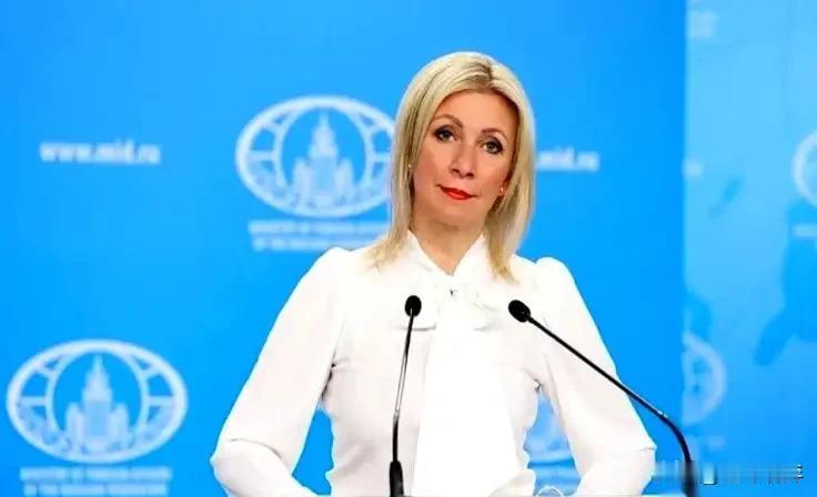 这一热搜，本质是北极地缘政治升温的鲜明注脚。欧盟委员会主席冯德莱恩的强硬表态，既