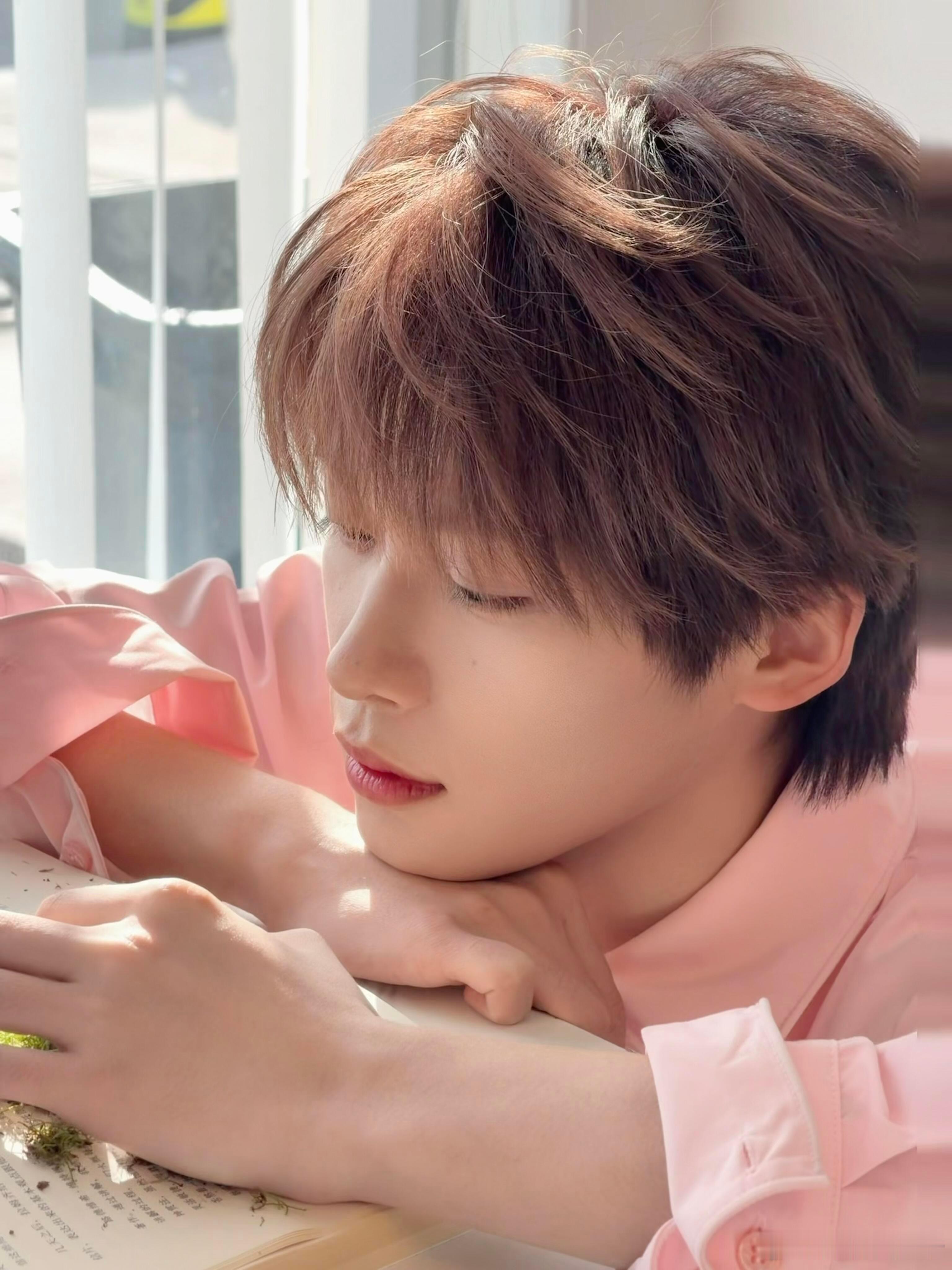 梓渝 储存此刻快乐，小🍠营业照，又在和yuni告白了！梓渝