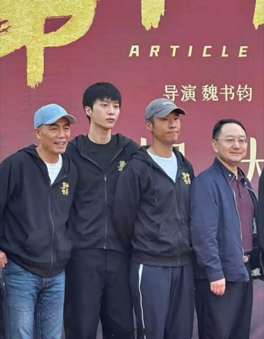 范丞丞主演的电影《第十七条》在广东阳江正式开机了，也是开始转型走家庭伦理剧的道路