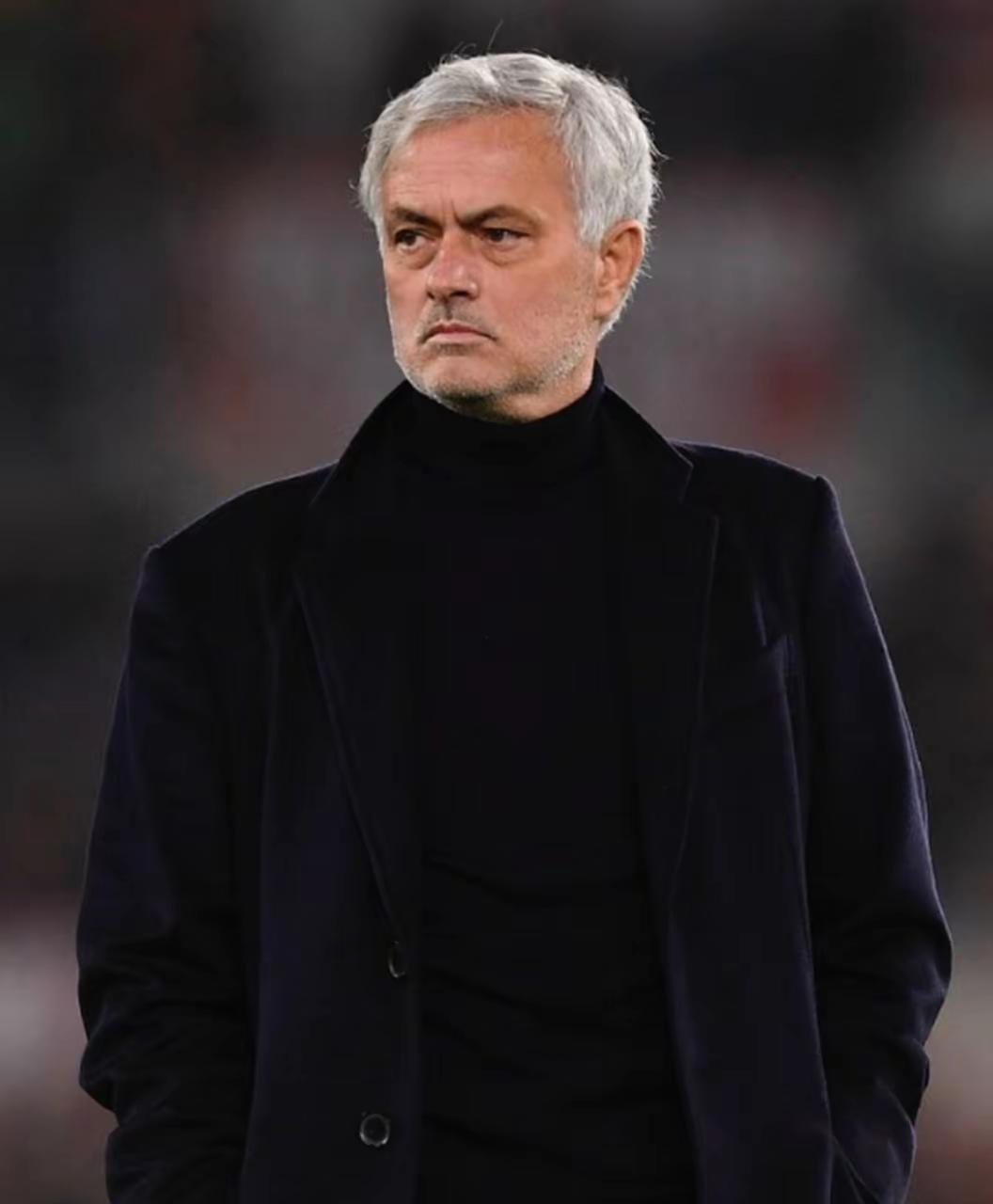 若泽·穆里尼奥（José Mourinho），全名若泽·马里奥·多斯·桑托斯·穆