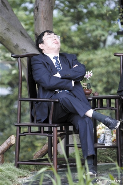 聂卫平逝世 棋圣无双，擂台鏖战力破扶桑黑白阵，连胜东瀛11场咸言民族意气高。枰中