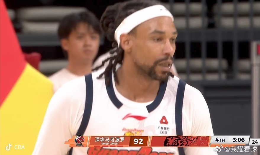 萨林杰高难度后仰跳投命中！这场萨林杰面对老东家发挥不错啊，也得到20分了，广东队