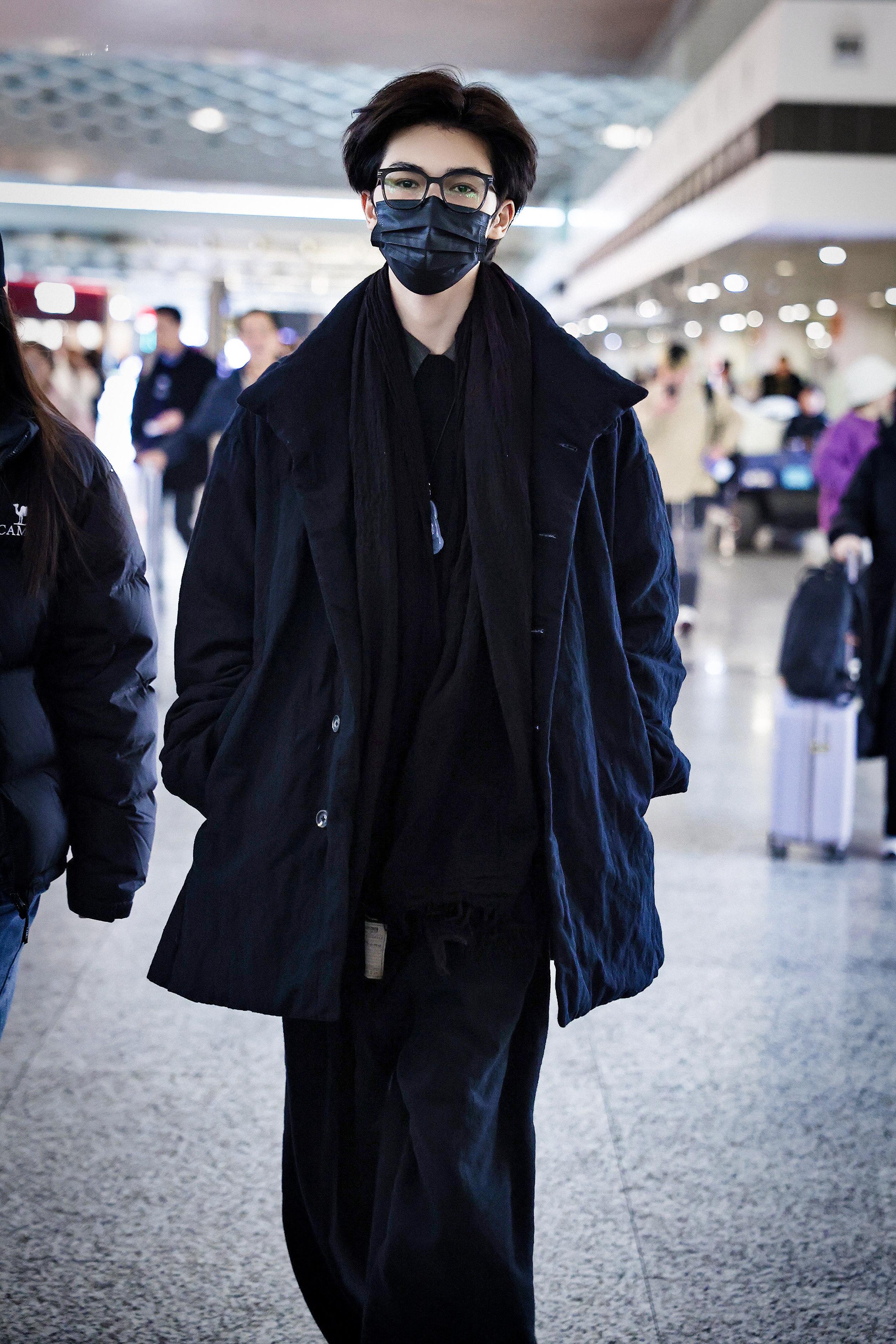 朱正廷 zzt朱正廷愤怒的老虎 zzt朱正廷苏洋 我徘徊在记忆的雨巷，聆听你留下