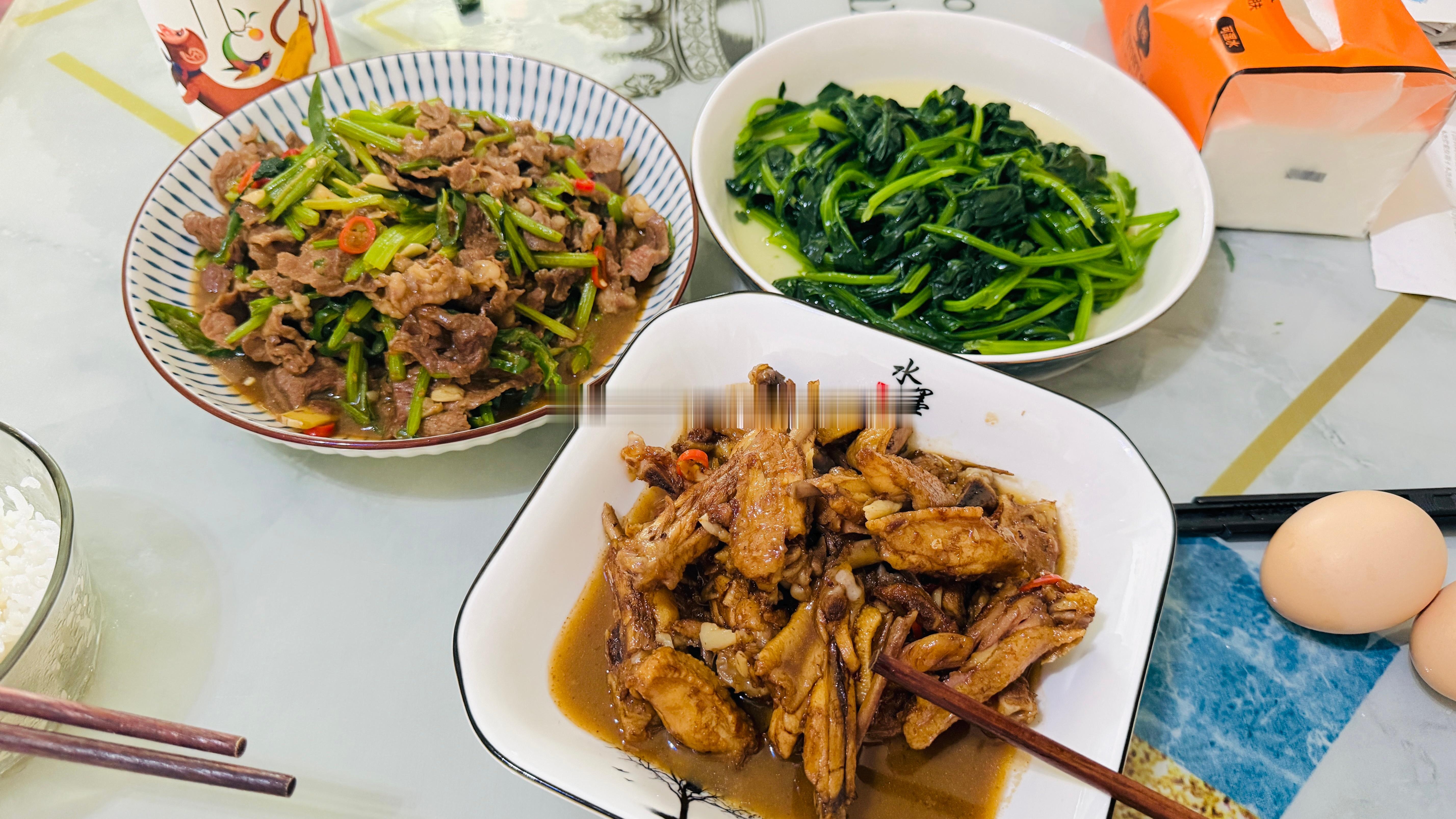 我练得死去活来，你给我整一点儿吃吃呗！ 